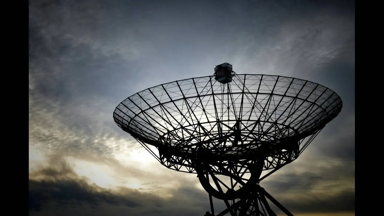 a radio telescope used to detect giant radio sources.