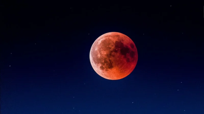 Red Moon.
